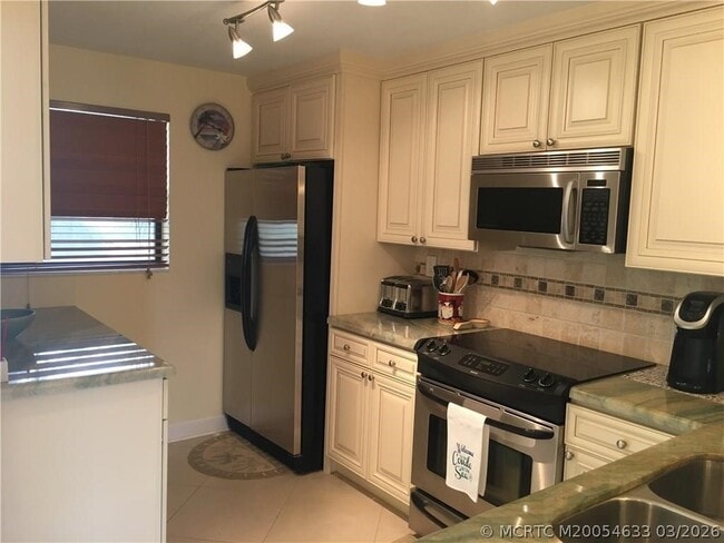 Building Photo - 9400 S Ocean Dr