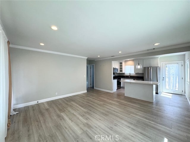 Building Photo - 221 S Helberta Ave