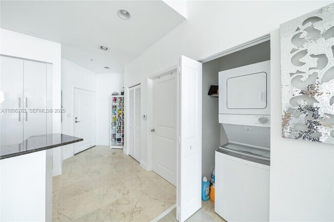 Building Photo - 7900 Harbor Island Dr