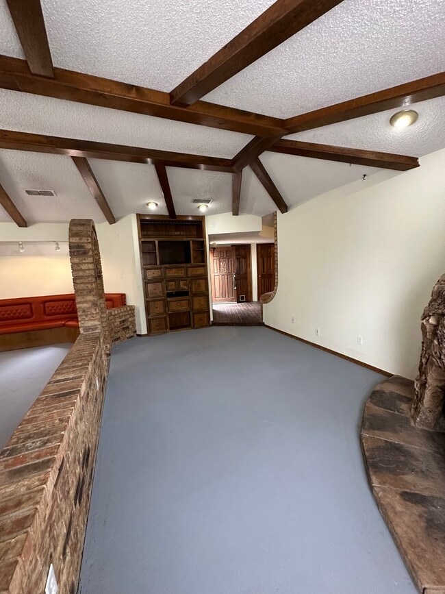 Building Photo - A Large 2 Bed with Sauna and walk in Jacuzzi! Large Rec Room!