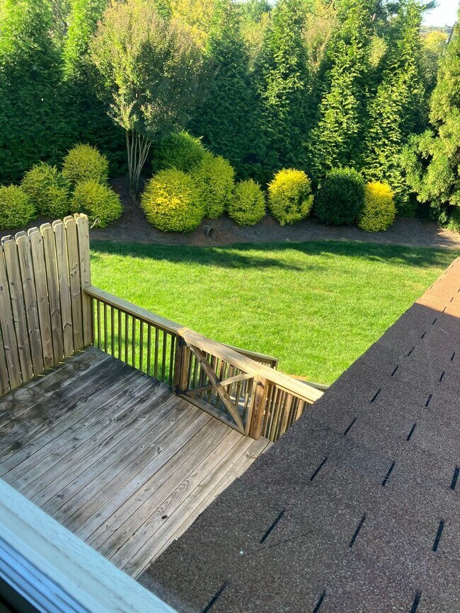 Building Photo - Two bedroom renovated townhouse in Oak Ridge Meadows