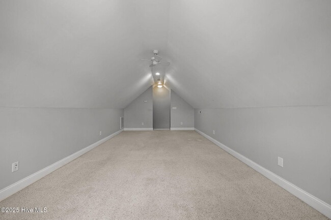 Building Photo - 227 Silver Creek Loop