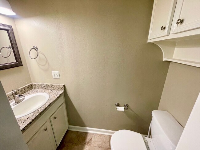 Building Photo - 503 Brookstone Dr