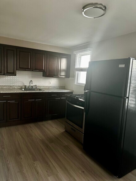 Primary Photo - 43 Ekings Ave