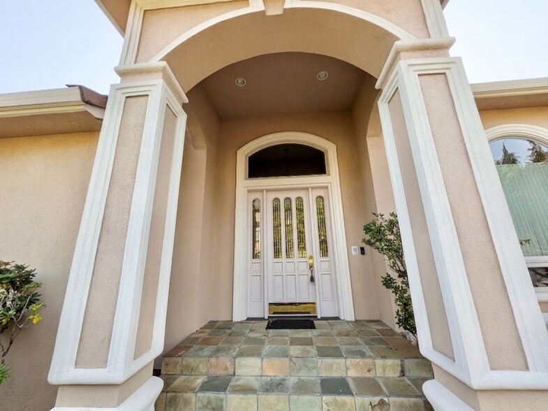 Building Photo - 3014 NW Chapin Dr