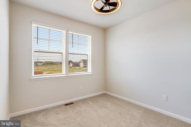 Building Photo - 385 Ensemble Wy