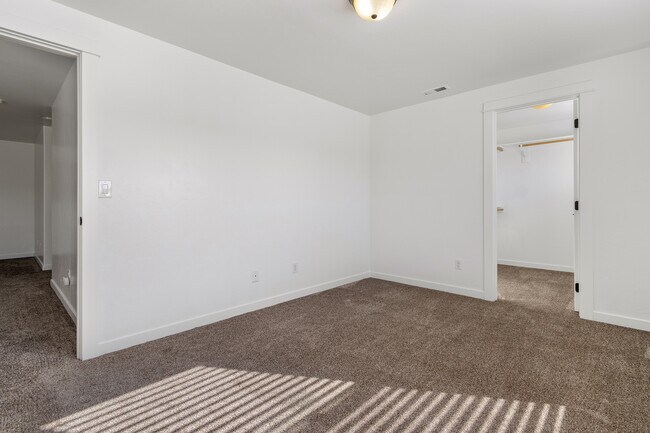 Building Photo - 10102 W Brownstone Dr
