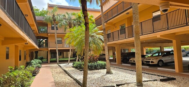 Building Photo - 430 Commodore Dr