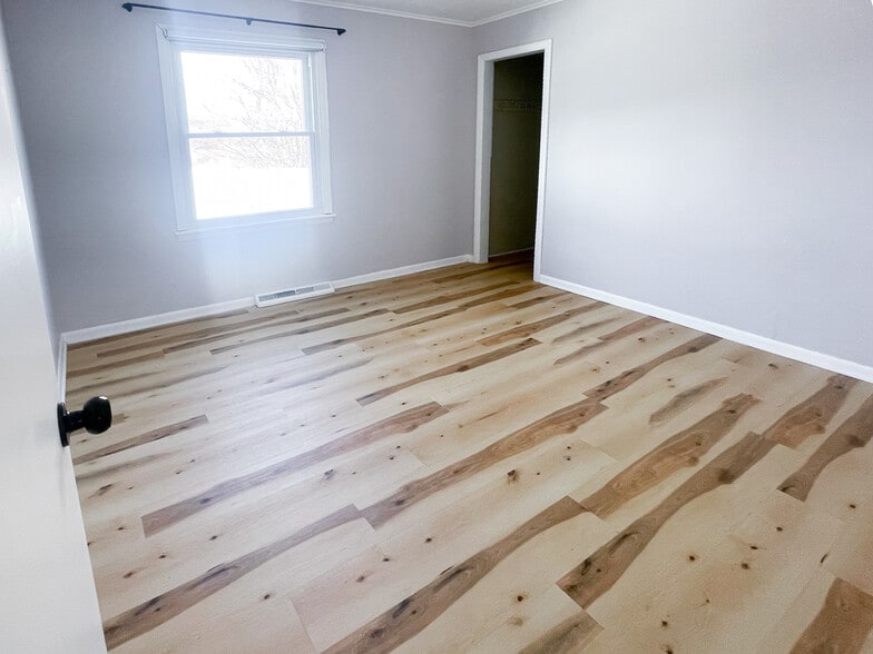 Building Photo - 705 State St