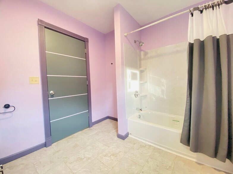 Building Photo - 1337 Madison St