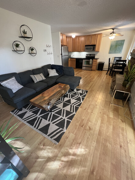 Living room and kitchen - 3035 Oneal Pky