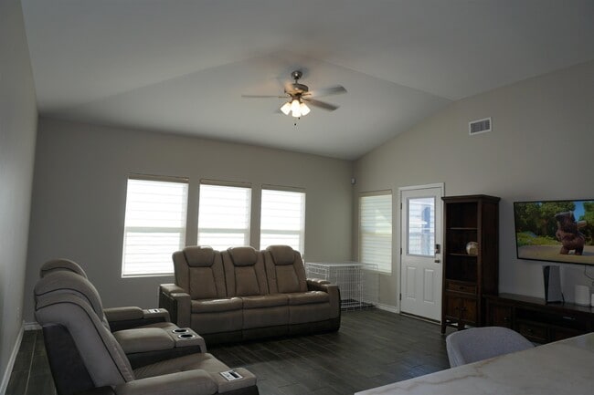 Building Photo - 1610 Alborada Dr.