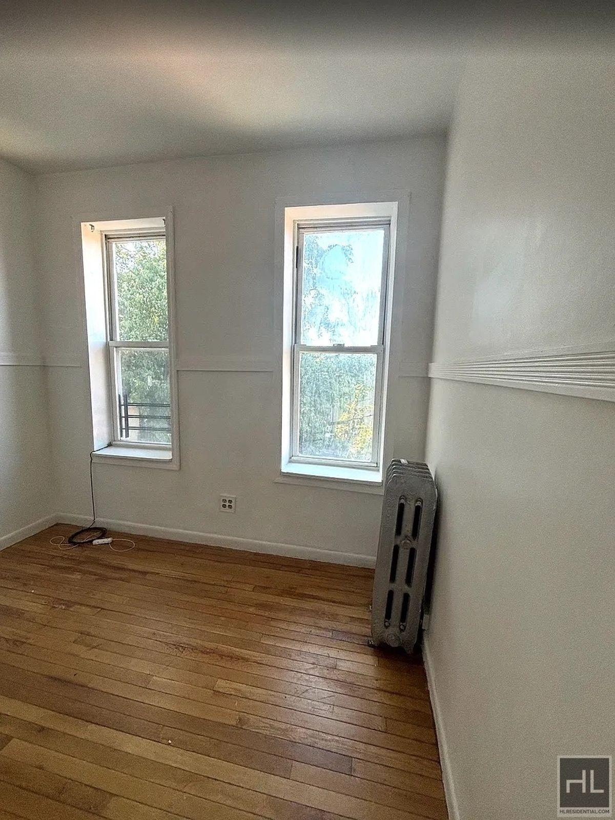 Building Photo - 3BR 1BA Top Floor Brick Townhouse w/ Commu...