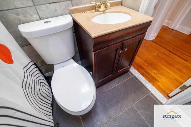 Building Photo - 8666 Oak Rd