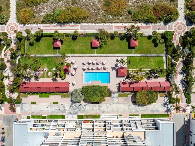 Building Photo - 2555 Collins Ave