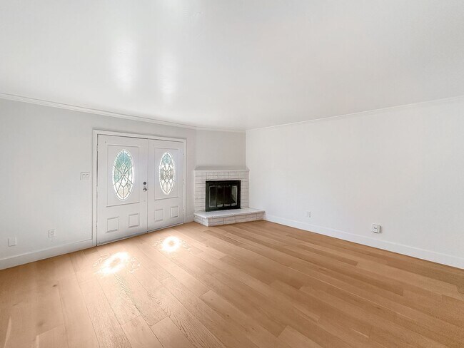 Building Photo - SD: Comfortable 2BD/2BA Condo in Chula Vista with Covered Patio & 2 Parking Spaces