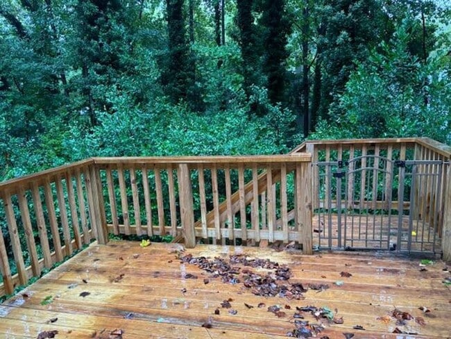 Building Photo - 943 W Chatham St