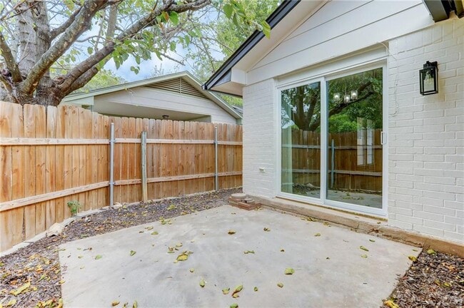 Building Photo - 10611 Golden Quail Dr