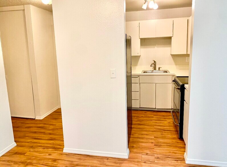 Building Photo - Kenny Apartments