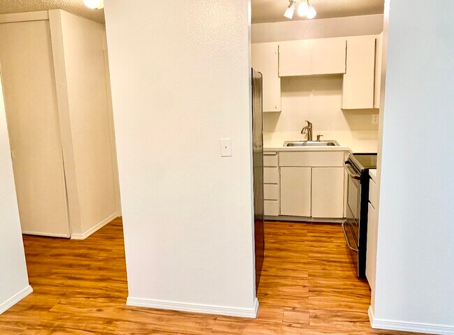 Building Photo - Kenny Apartments