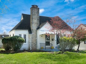 Building Photo - 411 Richards Rd