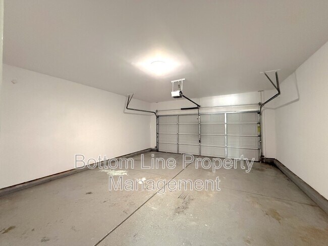 Building Photo - 10226 Highland Creek Cir