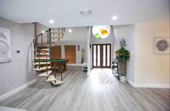 Building Photo - 3007 Willowbend Rd