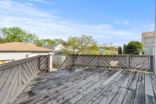 Building Photo - 2425 Hessing St
