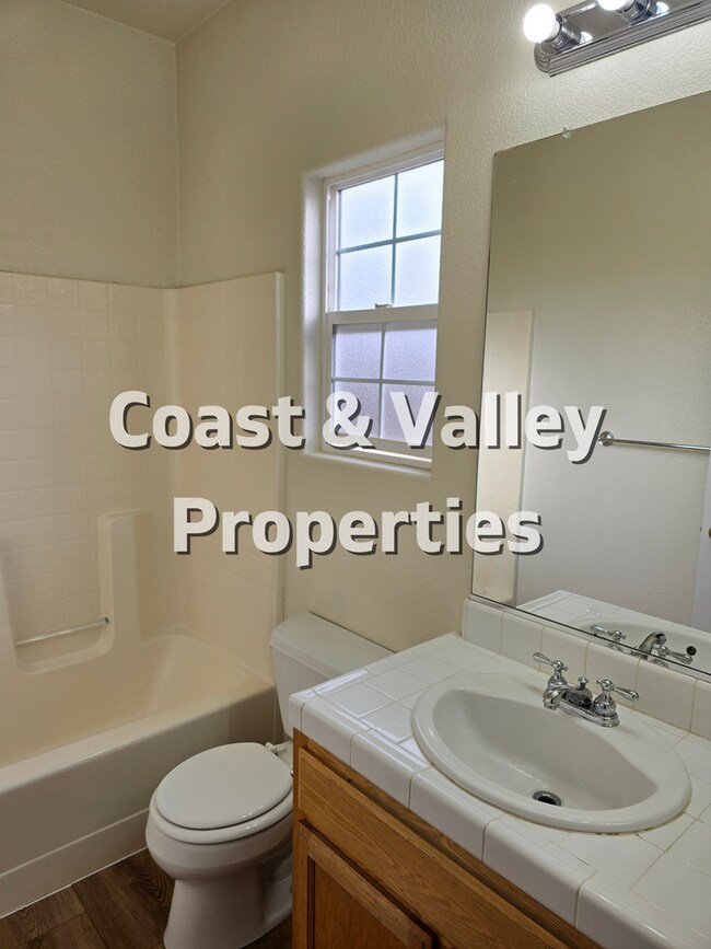 Building Photo - FOR RENT: 1-Bedroom Apartment in Greenfield