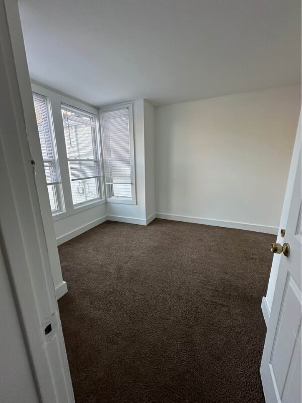 Building Photo - 5 Lake Ave