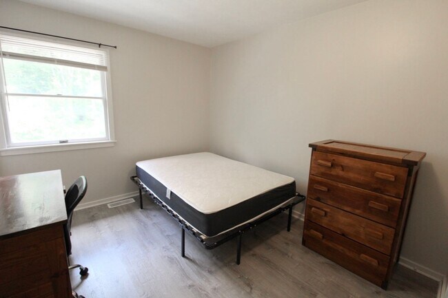 Building Photo - 1216 Mountain View Dr