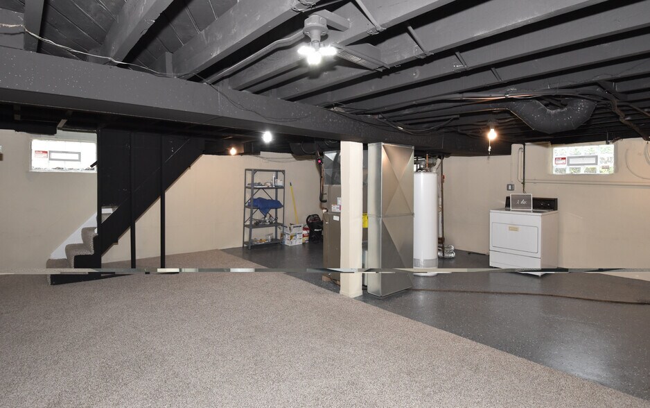 Building Photo - 3555 S 87th St