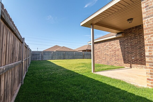 Building Photo - 1600 Rattler Ln