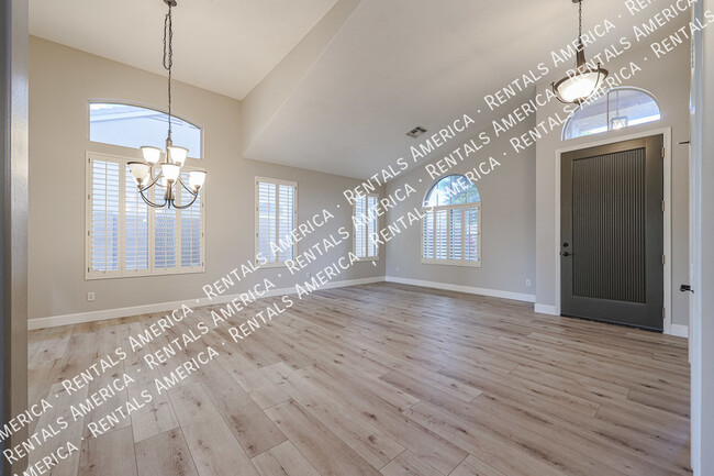 Building Photo - 6806 W Skylark Dr