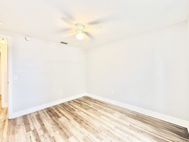 Building Photo - 235 W Northside Dr