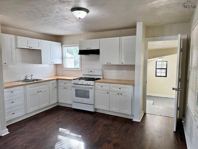 Building Photo - 1627 Oceola Ave