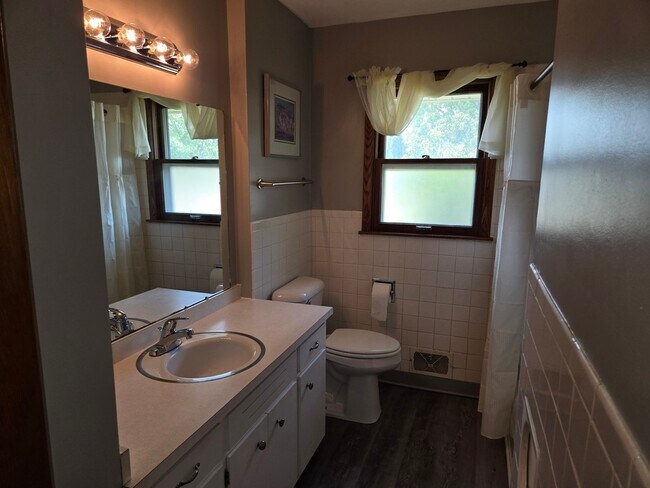 Building Photo - 592 Donna Dr
