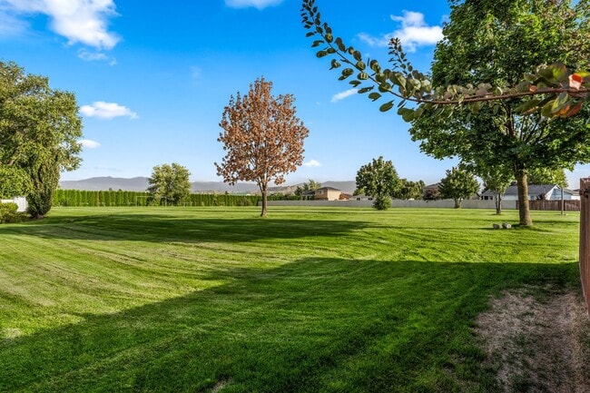 Building Photo - Beautifully done 3 bed 3 bath home in Greenacres/liberty lake area