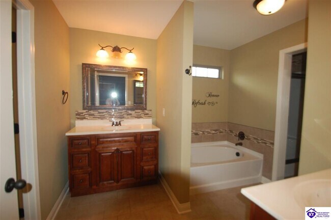 Building Photo - 101 Vineland Pkwy Dr