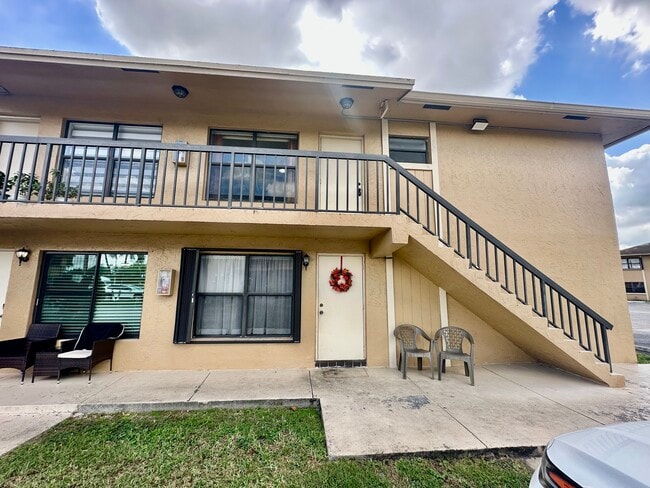 Building Photo - 2570 W 67th Pl