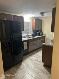 Building Photo - 294 Lee Dr