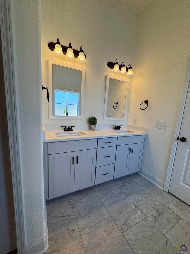 Building Photo - 805 Harley Farms Dr