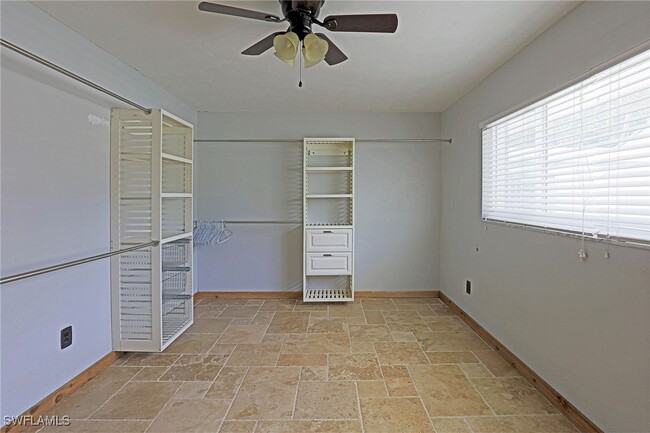 Building Photo - 1352 Shadow Ln