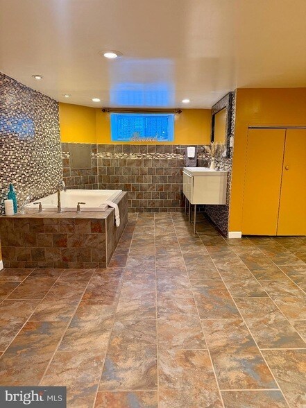 Building Photo - 1407 S 28th St