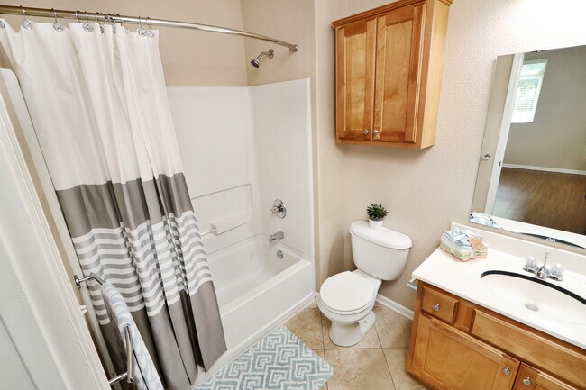 Building Photo - 916 Kearney St