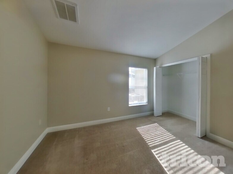 Building Photo - 5732 Greystone Dr