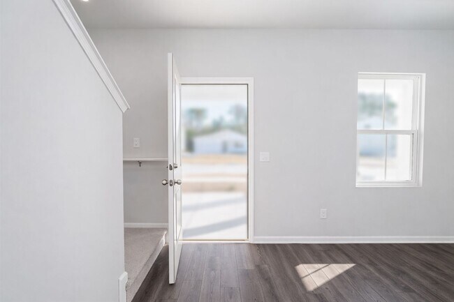 Building Photo - 3 bedrooms, 2 1/2 bathrooms in Richmond Hill's Heartwood Community