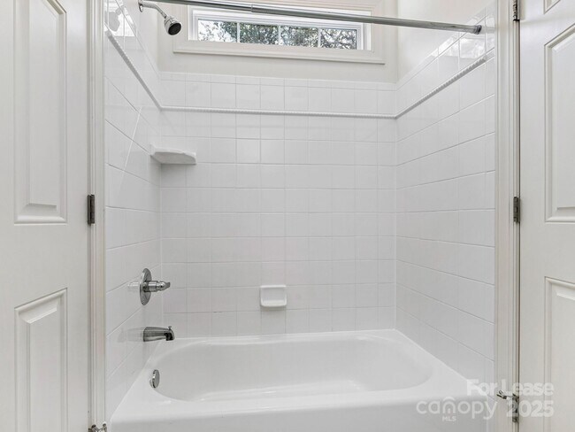 Building Photo - 2416 Chesterfield Ave