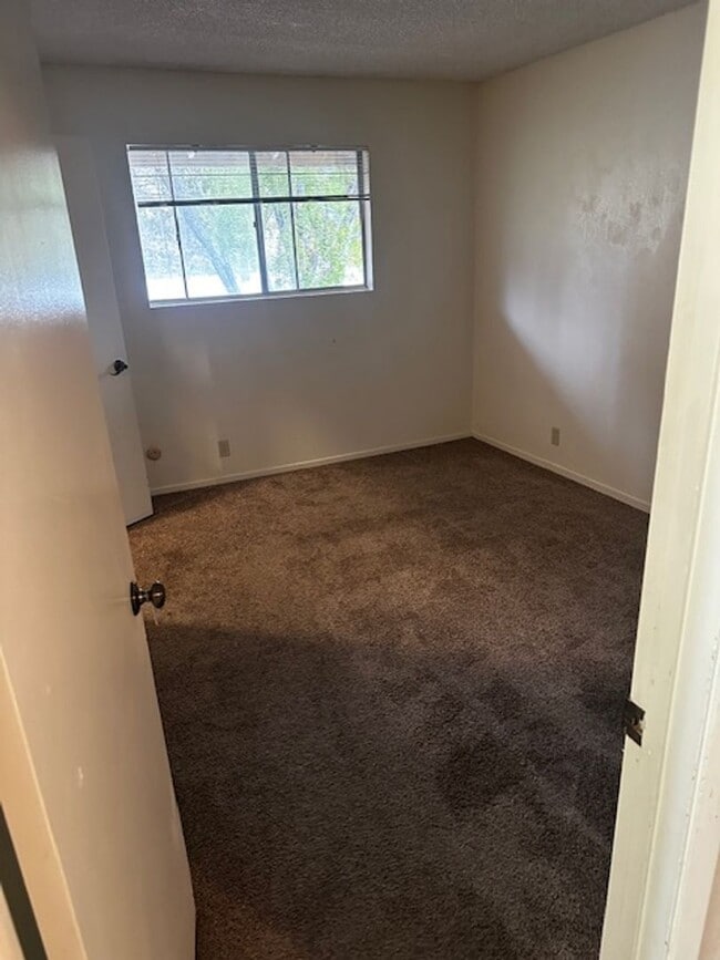 Building Photo - Upstairs 1bd/1ba Condo w/ Balcony