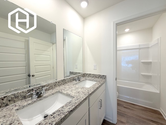 Building Photo - 2028 Eaton Pl